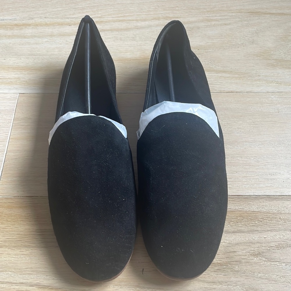 Vince 7.5 black suede loafer. Never worn